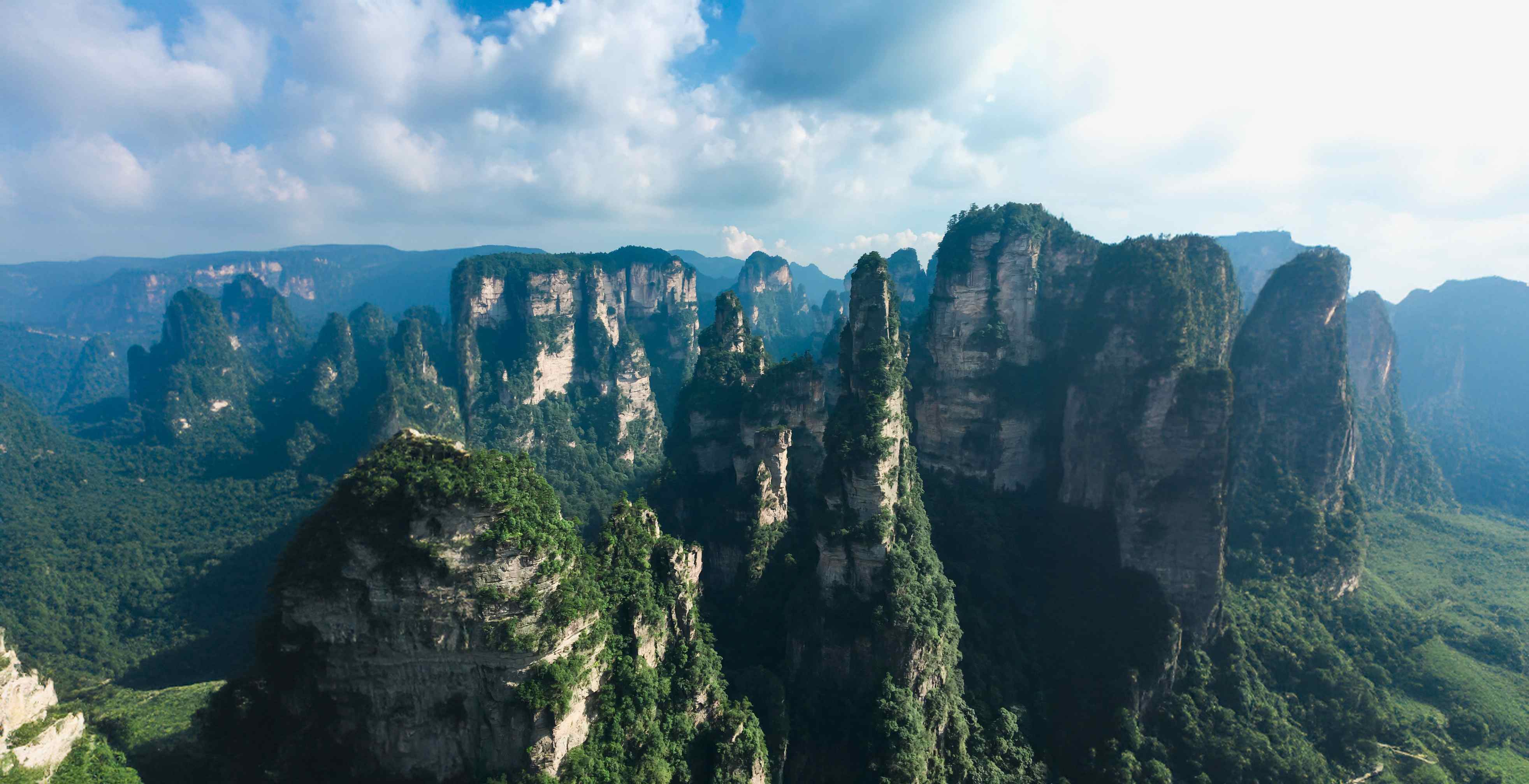 Zhangjiajie floating mountains that inspired the movie Avatar